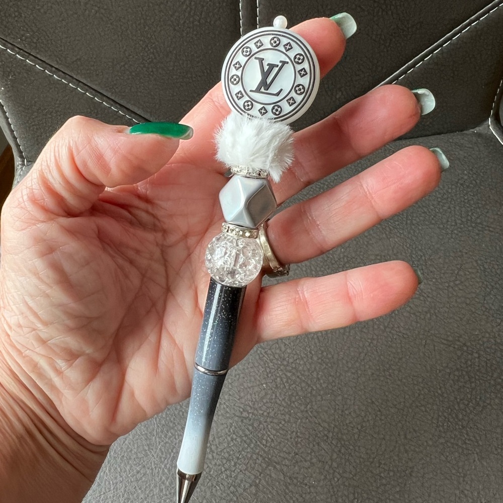 Round Circle Beaded Pen - Black and White - Handmade